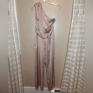 NWT En Crème Women’s One Shoulder Jumpsuit Size Medium Beige